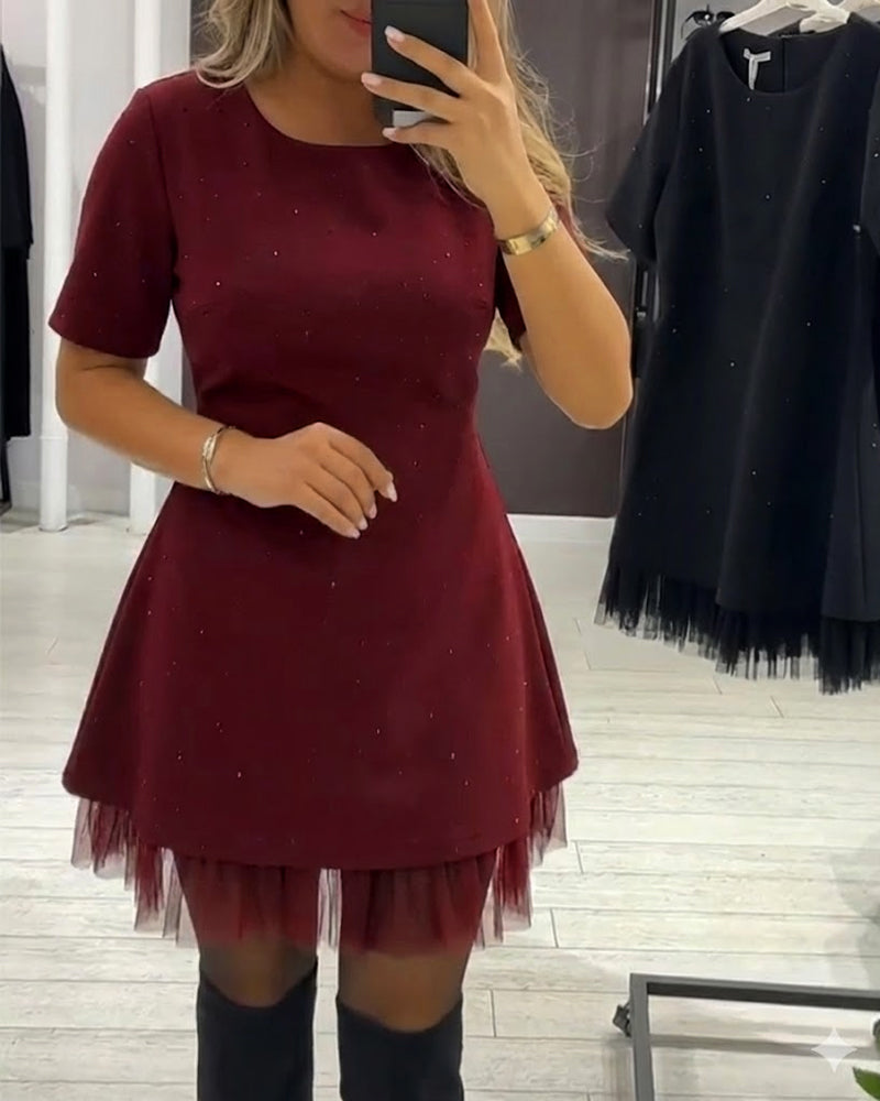 Elegantní, třpytivé šaty ze síťoviny s patchworkovým vzorem