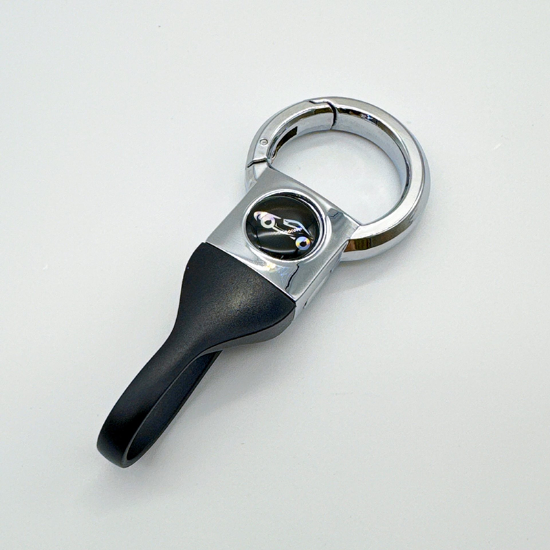 Taktická rychloupínací klíčenka SnapLock™ – kovový přívěsek na klíče od auta bez šroubů s odolným TPU popruhem