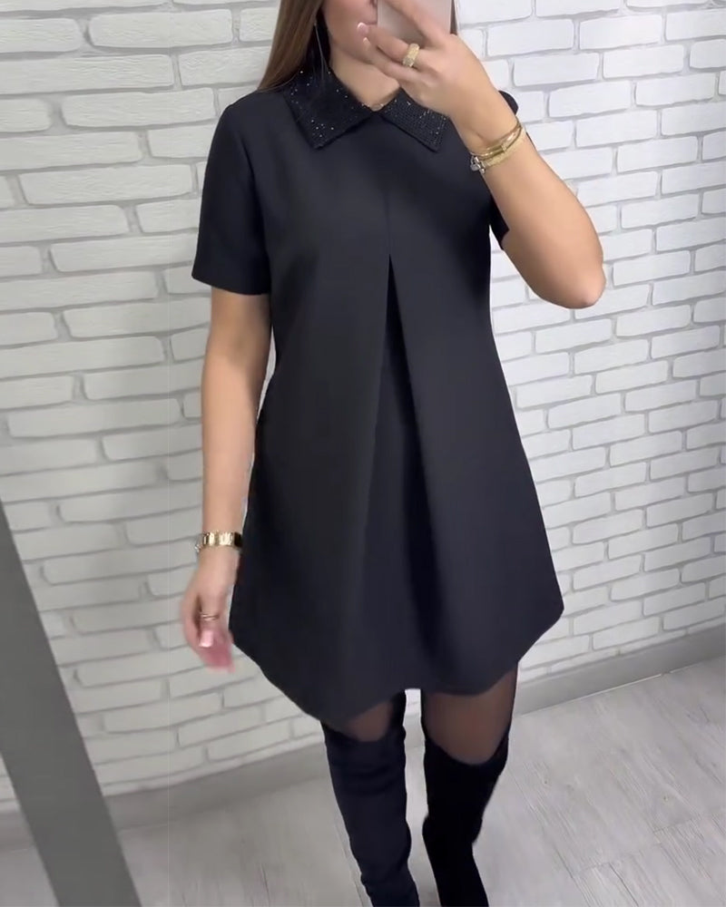 Elegantní dámské šaty se stojáčkem