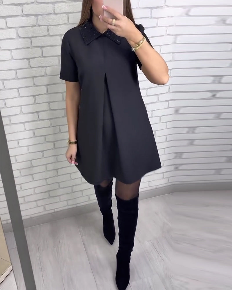 Elegantní dámské šaty se stojáčkem