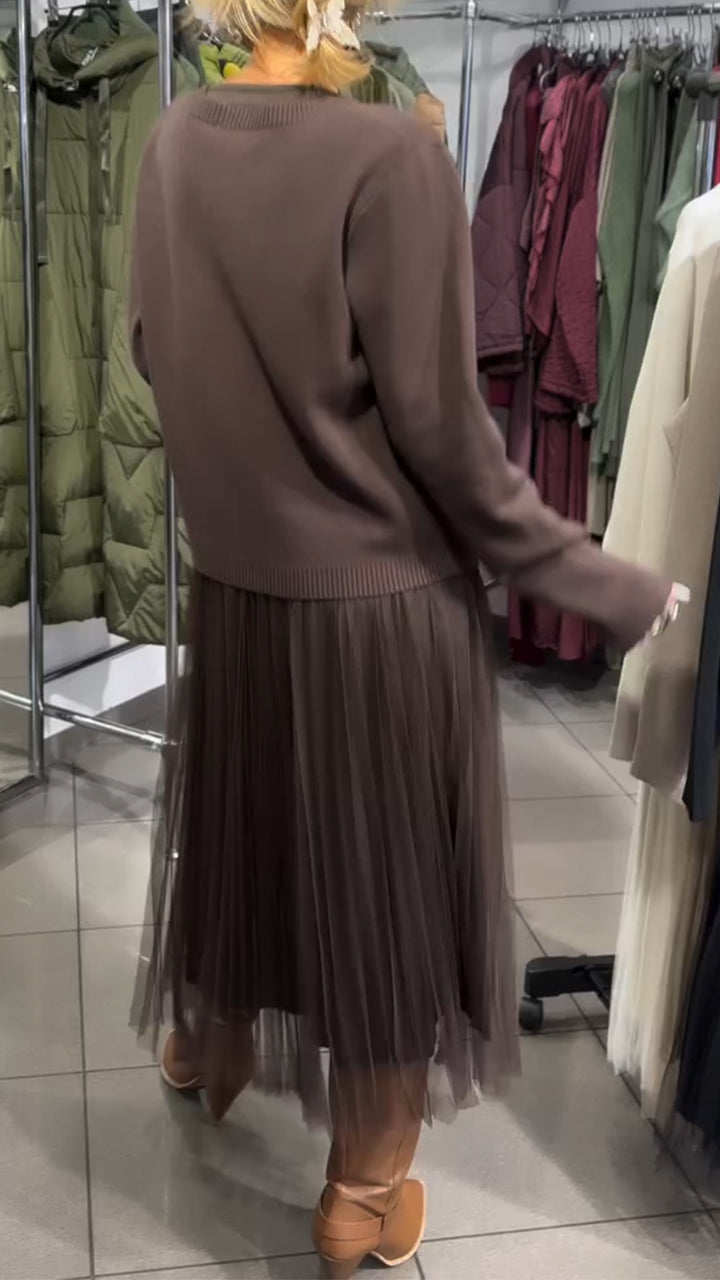Dámské šaty s bočním zipem a nášivkami