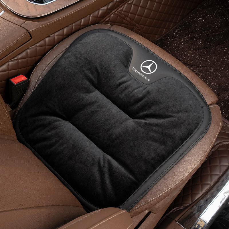 Krátký plyšový polštářek do zimních autosedaček