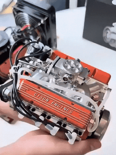 Nový model motoru V8 motorový držák