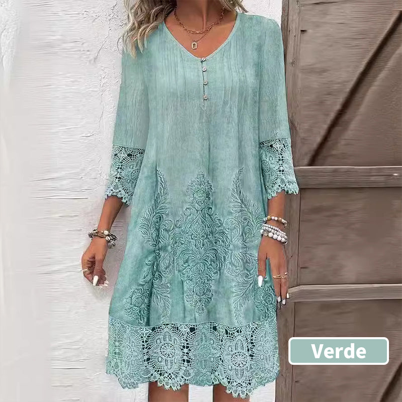 Elegantní dámské krajkové šaty s polovičními rukávy a špičatým výstřihem