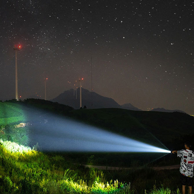 LED svítilna se silným světlem a výsuvným tělem