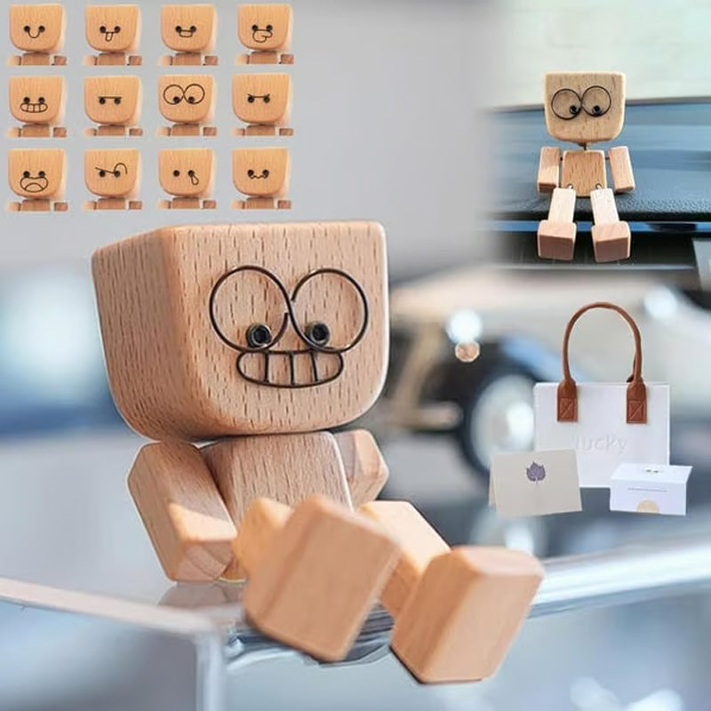 Rozkošná malá dřevěná figurka, která se pohybuje pomocí 12 různých výrazů obličeje.