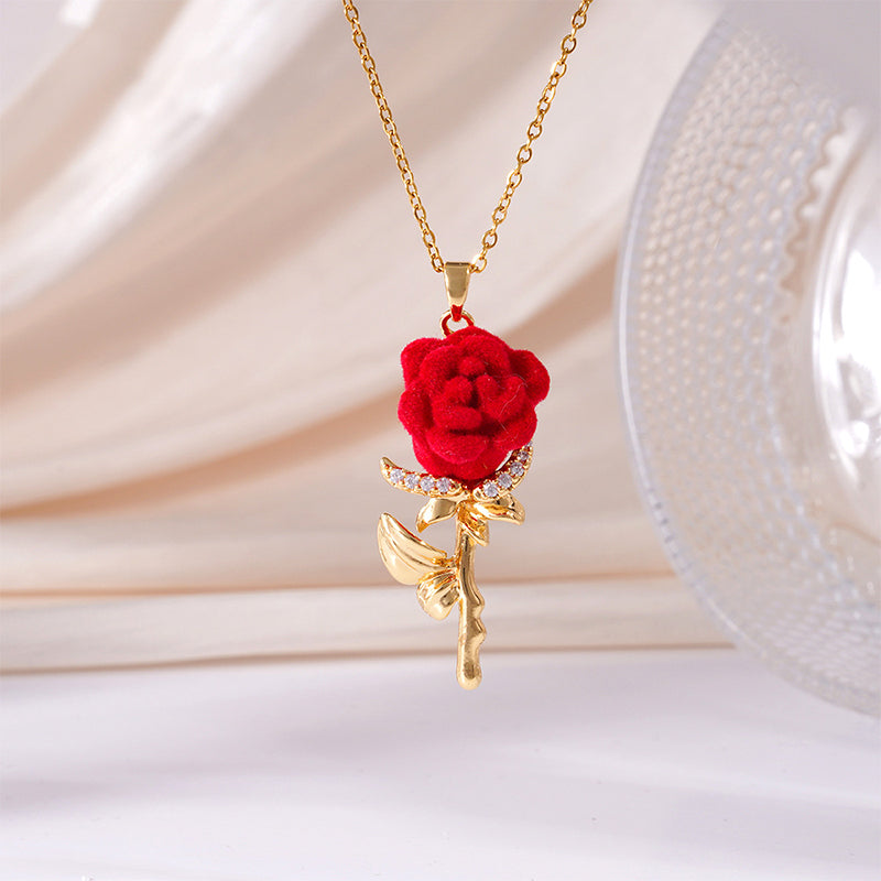🌹 Elegantní náhrdelník s přívěskem červené růže